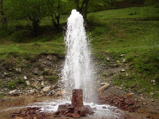 Geyser of mineral water, Vuchkovo