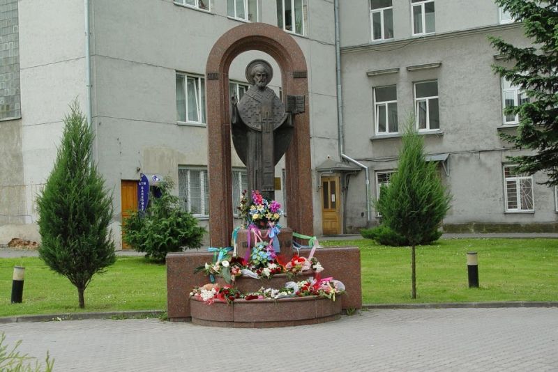 Памятник Св. Николаю, Луцк