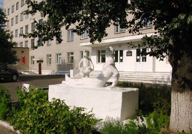  Mother and Child Monument, Smile 