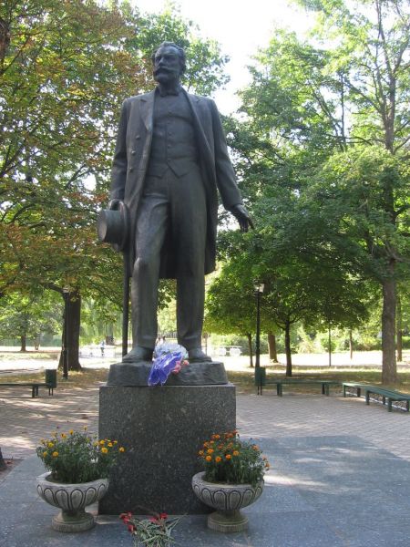 Monument to the composer Pyotr Tchaikovsky