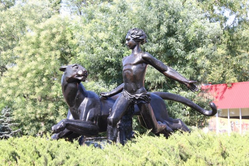 Sculpture of Mowgli and Bagheera