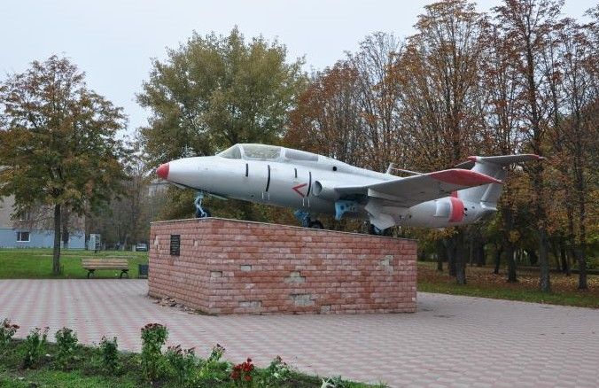 Памятник самолет Л-29, Вольнянск