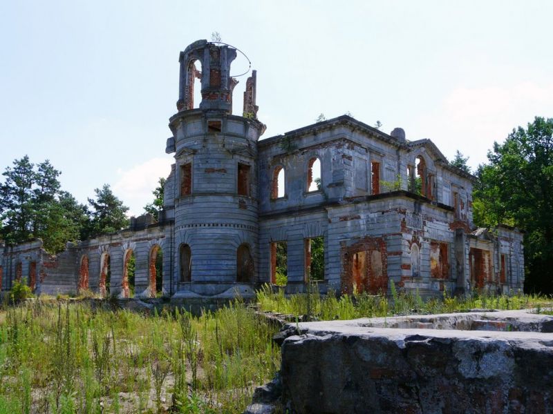 The ruins of the palace Tereshchenko, Denishi