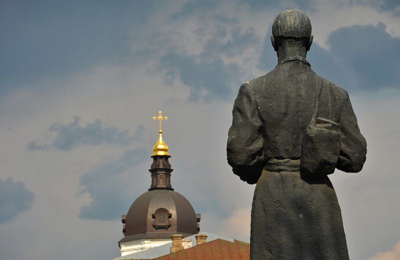 Памятник Григорию Сковороде