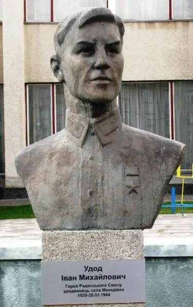 Аллея героев, Драбов