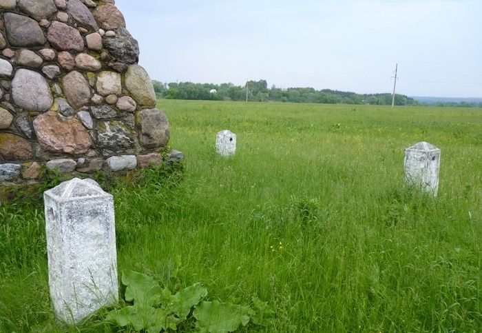 Monument to the depletion of the Ros River floodplain, Mezhirich