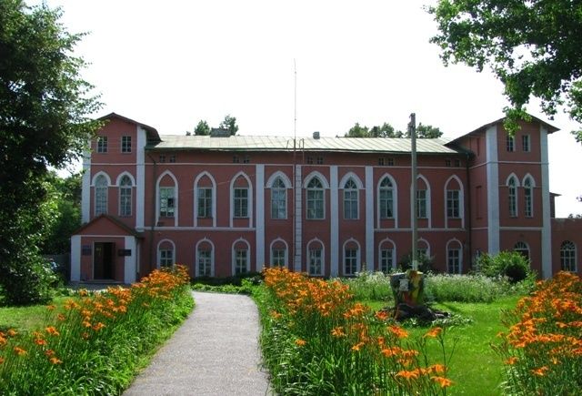  Пархомівський історико-художній музей ім. А. Луньова 