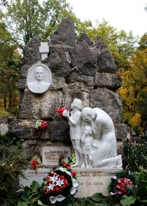  Uzhgorod necropolis 