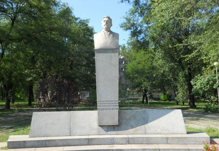 Monument to Alexander Winter, Zaporozhye