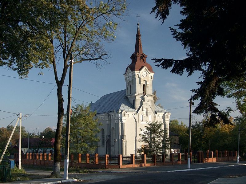 Костел Різдва Діви Марії, Долина