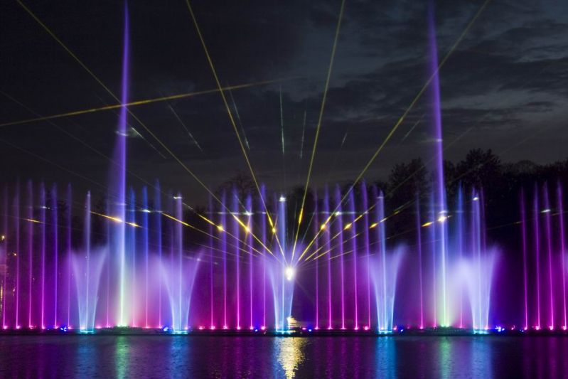 Вінницький Світломузичний фонтан« Рошен »