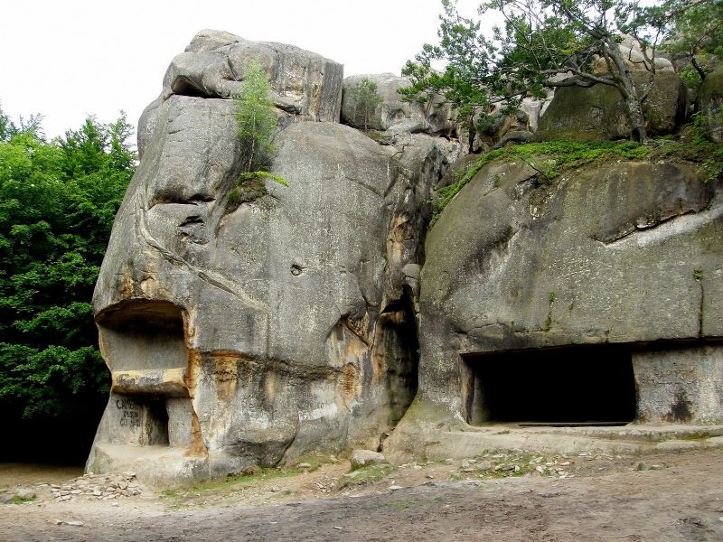 The rock-cave complex 