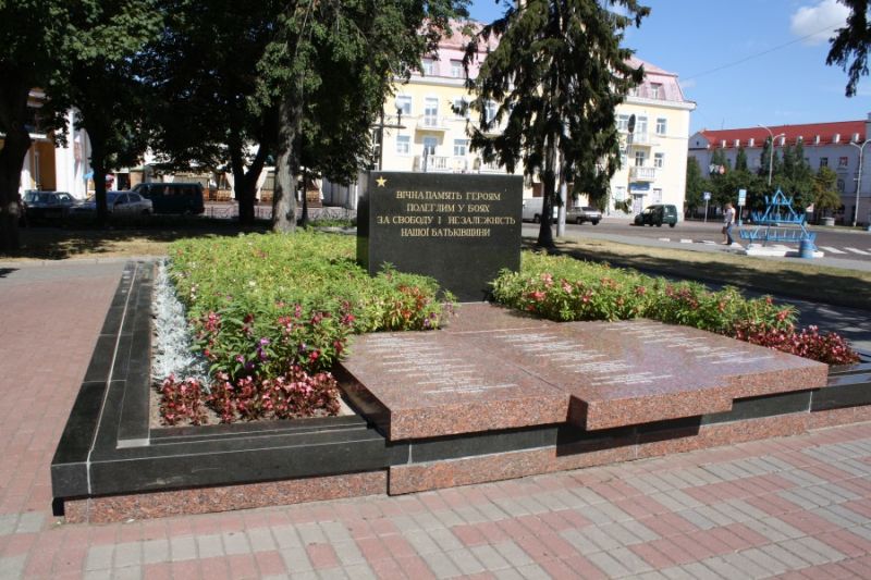  The common grave of Soviet soldiers, Chernigov 