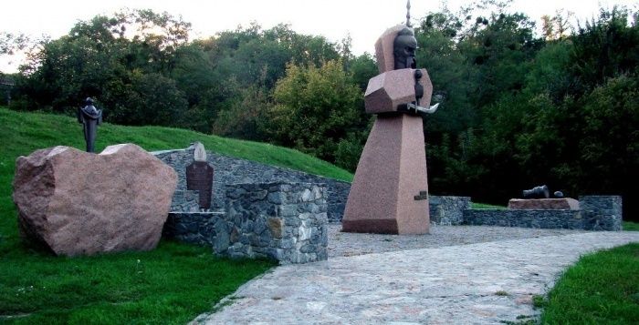  Monument to Ivan Podkov, Kanev 