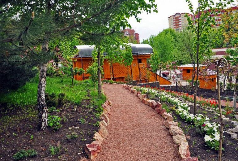 Park on the territory of Vishnevsky hospital, Donetsk