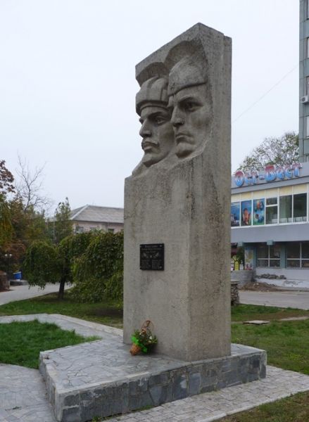  Monument to factory workers Bytmash (Start), Melitopol 