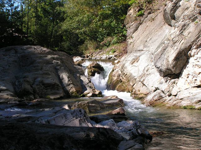 Sheshorsky Hook Waterfall (Silvery Waterfalls)