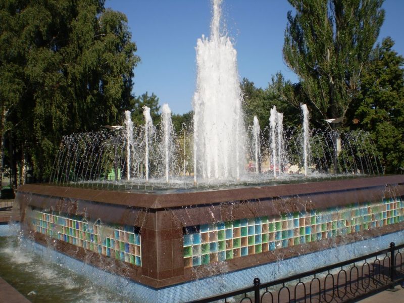 A musical fountain on the ring of the 44th quarter