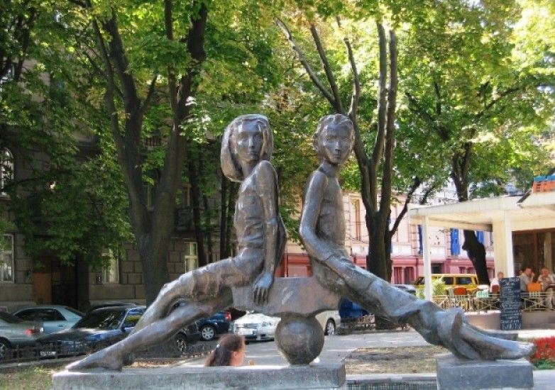 Скульптура Петя и Гаврик