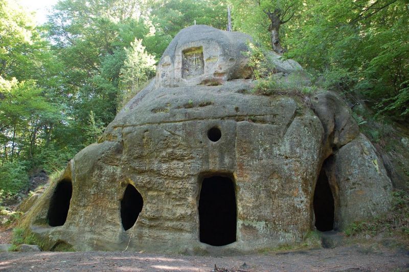 Печерний монастир в Розгірче