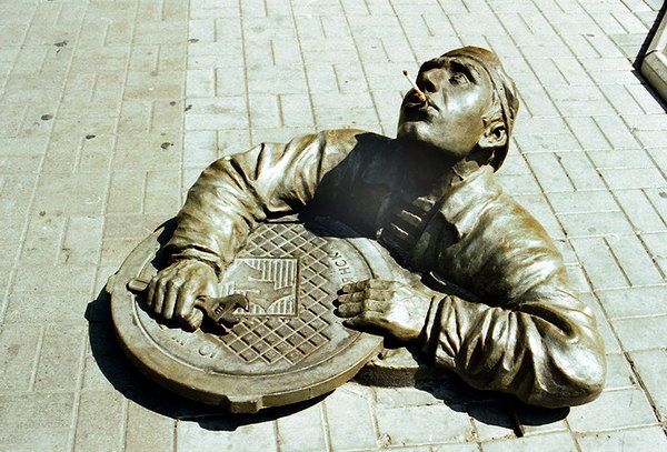 Monument to the plumber, Berdyansk