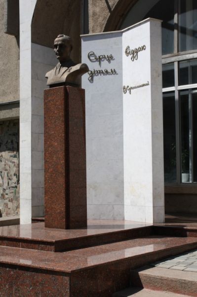 Monument to Sukhomlinsky
