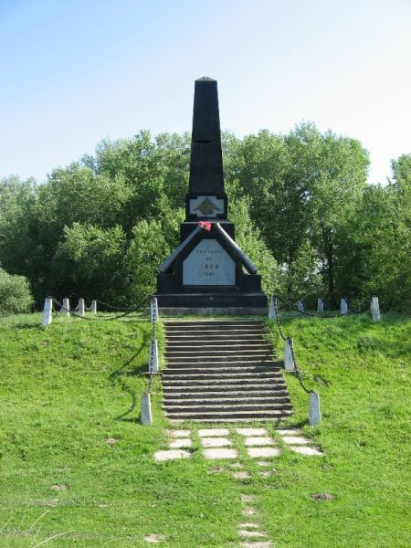  Monument 