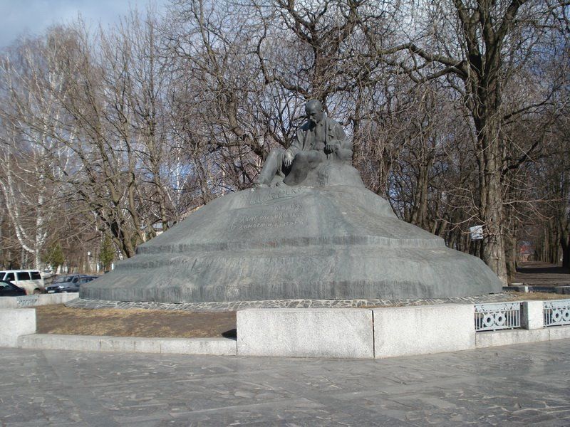  Monument to Taras Shevchenko, Romny 