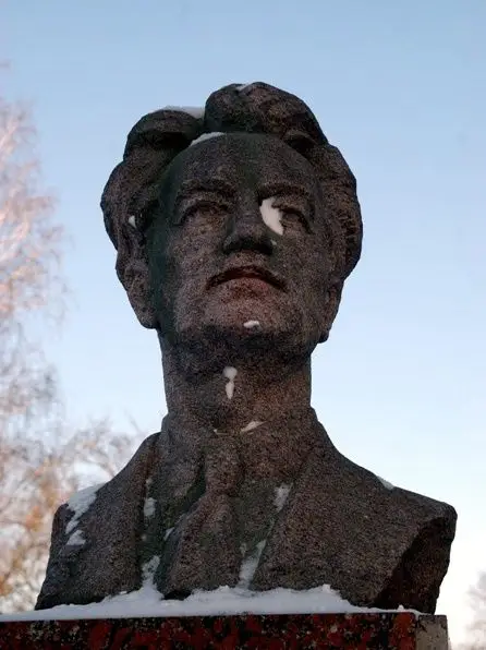 Памятник Б. Грекову, Миргород