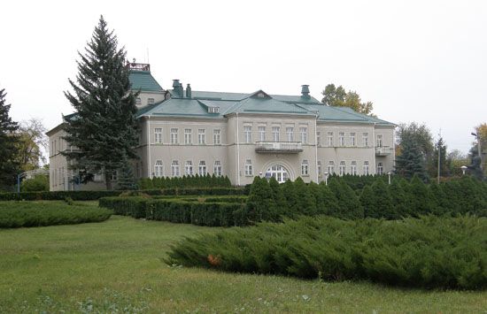  Yakhnenko-Simirenko Family Estate 