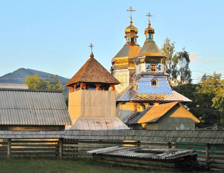  Church of the Trinity of the Life-giving, Kolochava 