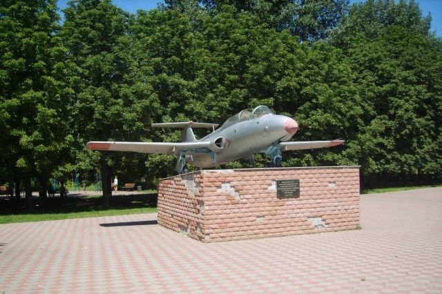 Памятник самолет Л-29, Вольнянск