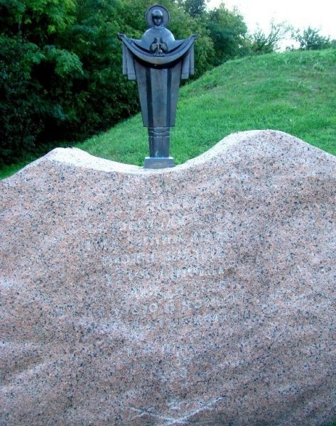  Monument to Ivan Podkov, Kanev 