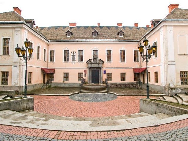 Резиденция князей Ракоци (Белый дом)