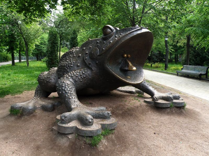 Памятник жабе, Киев