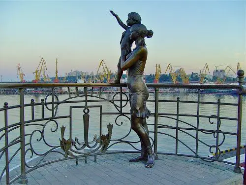 Памятник жене моряка (Морячка)