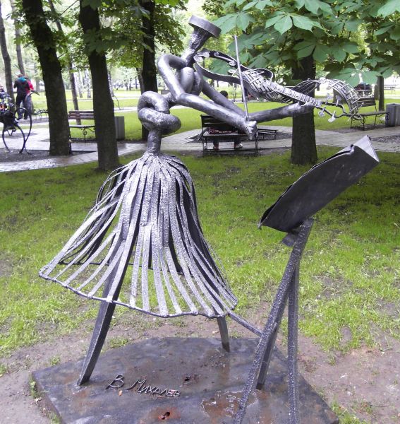 Парк кованых скульптур в Донецке
