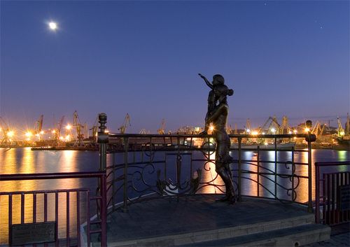 Памятник жене моряка (Морячка)