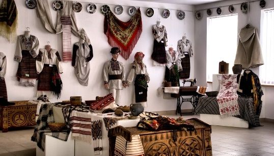  M. Strutinsky Museum of Folk Art 