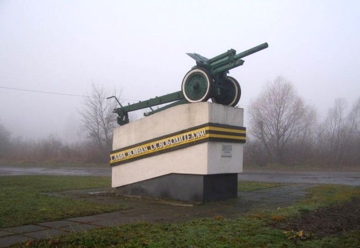 Пам'ятник воїнам-визволителям« Гармата », Ковель 