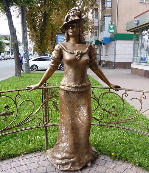 Памятник Проне Прокоповне (Девушке 18-19 века), Черкассы