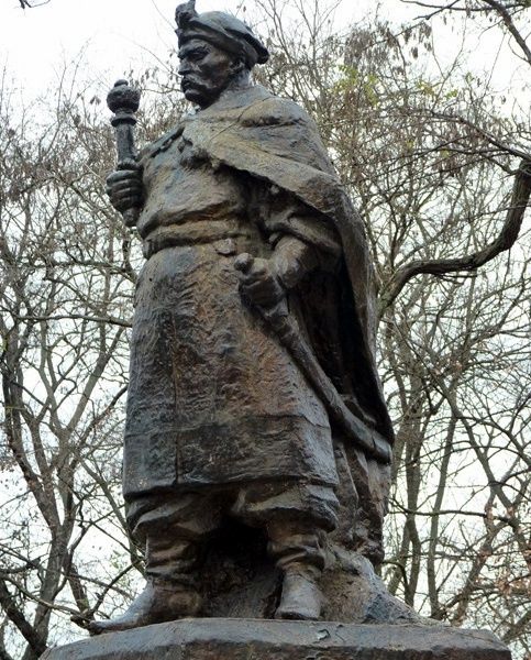 Monument to B. Khmelnitsky, Kobelyaki