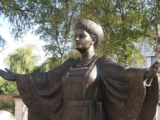  Monument to R. Kirichenko, Poltava 