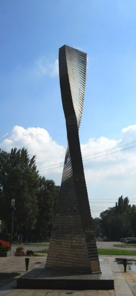 Памятник героям-моторостроителям, Запорожье