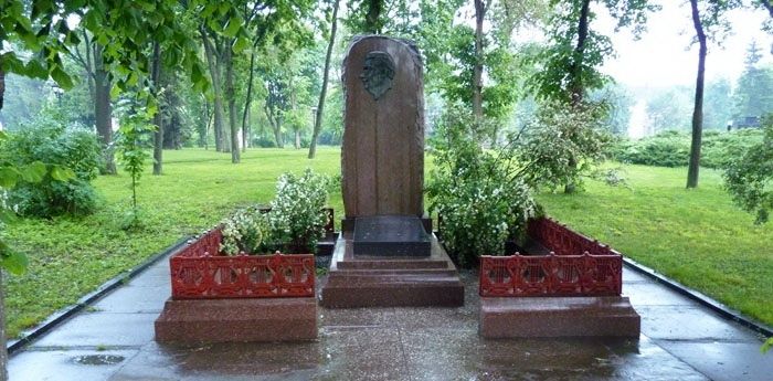 Tomb of AP Lensky , Kanev 
