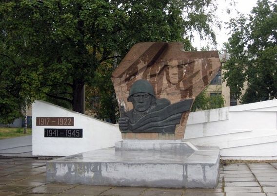  Monument to the workers of Druzhkovka Machine-Building Plant 