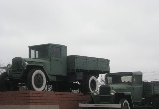 Памятник «Автомобилю-воину, автомобилю-труженику» в Донецке