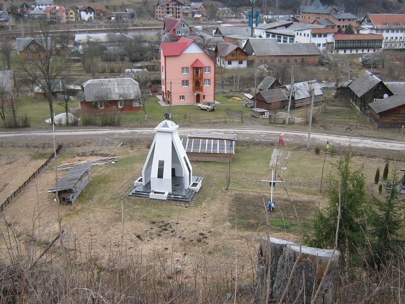 Памятник героям УПА