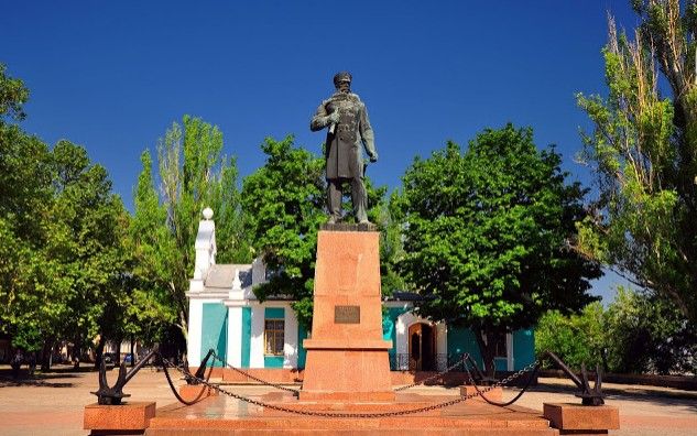 Monument to Admiral Makarov
