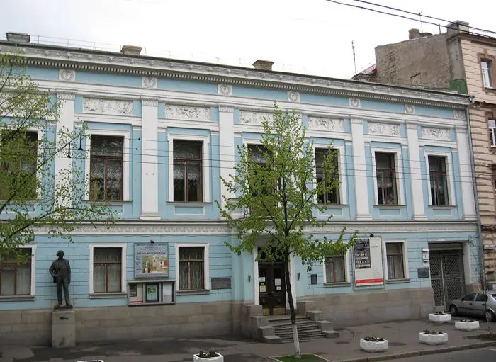 Киевский национальный музей русского искусства